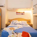 Sharon House Готель