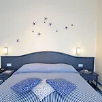 Sharon House Готель 3*