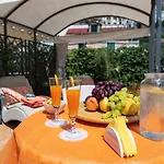 Sharon House Готель 3*