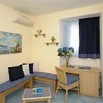 Sharon House Готель Амальфі