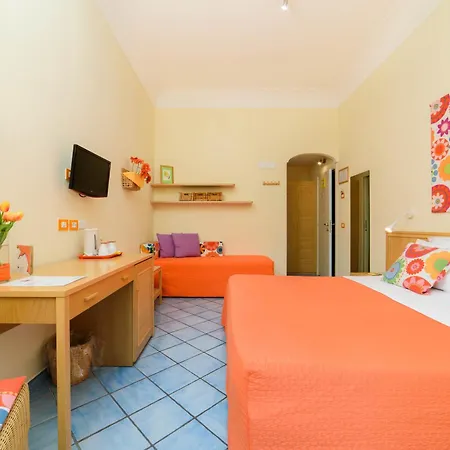 Sharon House Готель Амальфі