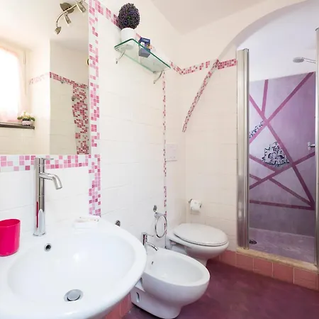 מלון Sharon House 3*