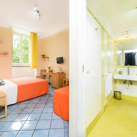 Hotel Sharon House 3*
