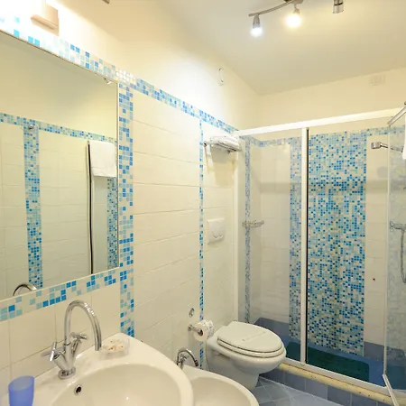 Sharon House Hotel 3*