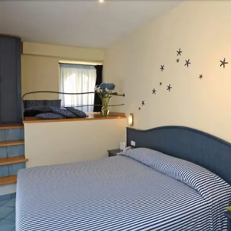 Ξενοδοχείο Sharon House 2*