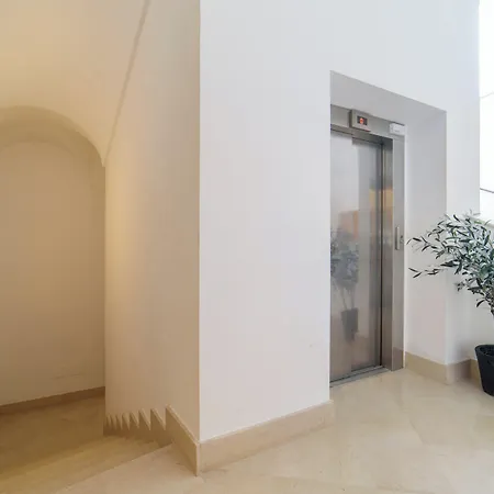 Sharon House Hotell 2*