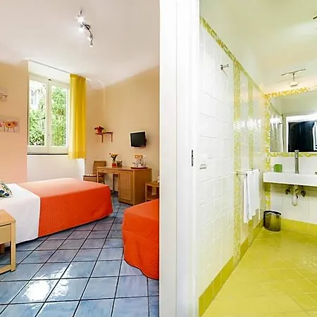 Sharon House 3*
