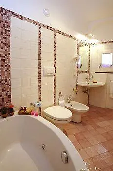 Sharon House Hotell 2*