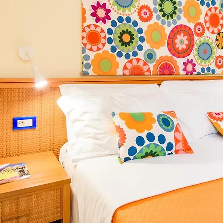 Sharon House فندق