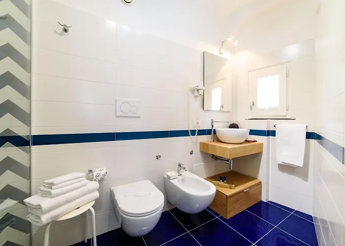 Sharon House Hotel 3*