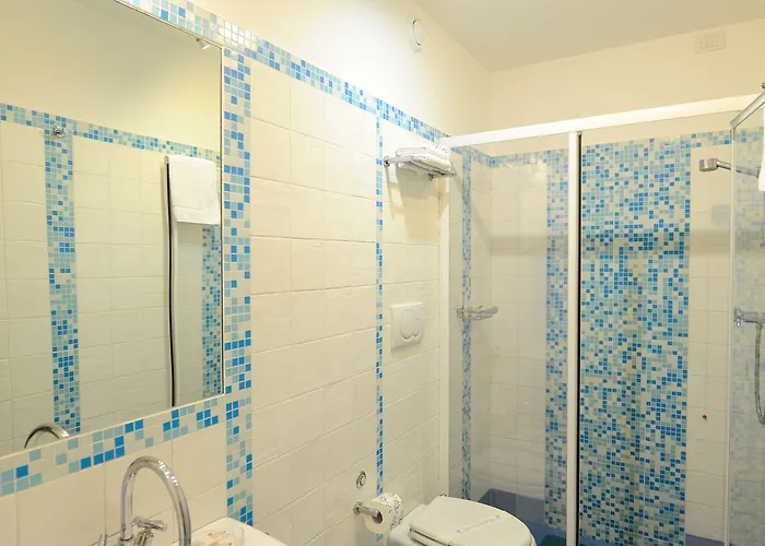 Sharon House Hotel 3*